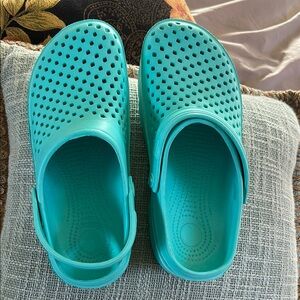 Aqua Slip-On Clogs